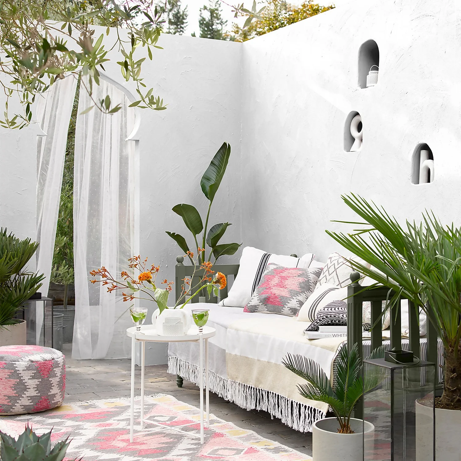 Sandtex® Ultra Smooth Masonry Paint Pure Brilliant White - 12L 5 Sandtex® Ultra Smooth Masonry Paint Pure Brilliant White - 12L - Image 3