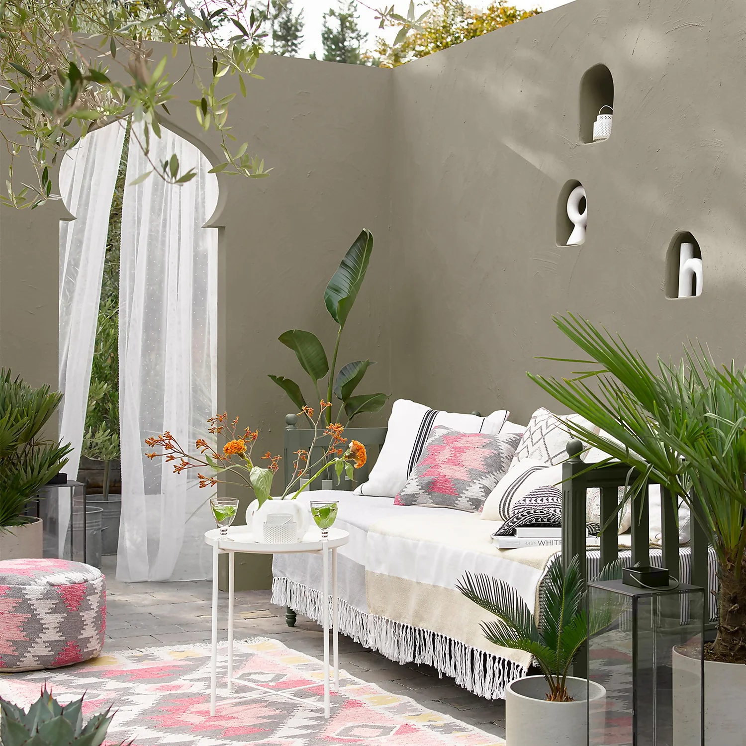 Sandtex Ultra Smooth Masonry Paint - Dark Stone - 150ml 5 Sandtex Ultra Smooth Masonry Paint - Dark Stone - 150ml - Image 3