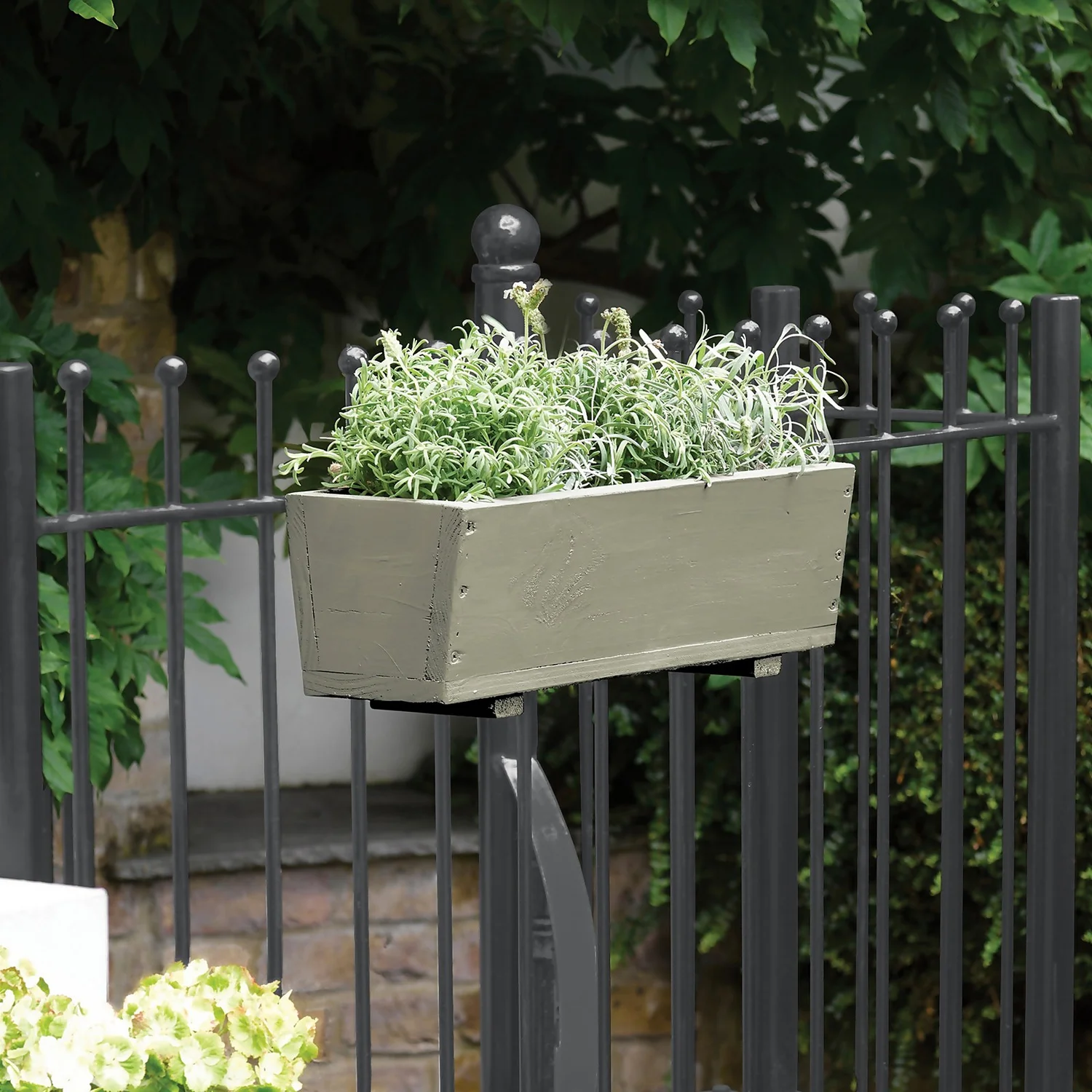 Sandtex® Rapid Dry Gloss Paint Smoky Grey - 750ml 5 Sandtex® Rapid Dry Gloss Paint Smoky Grey - 750ml - Image 3