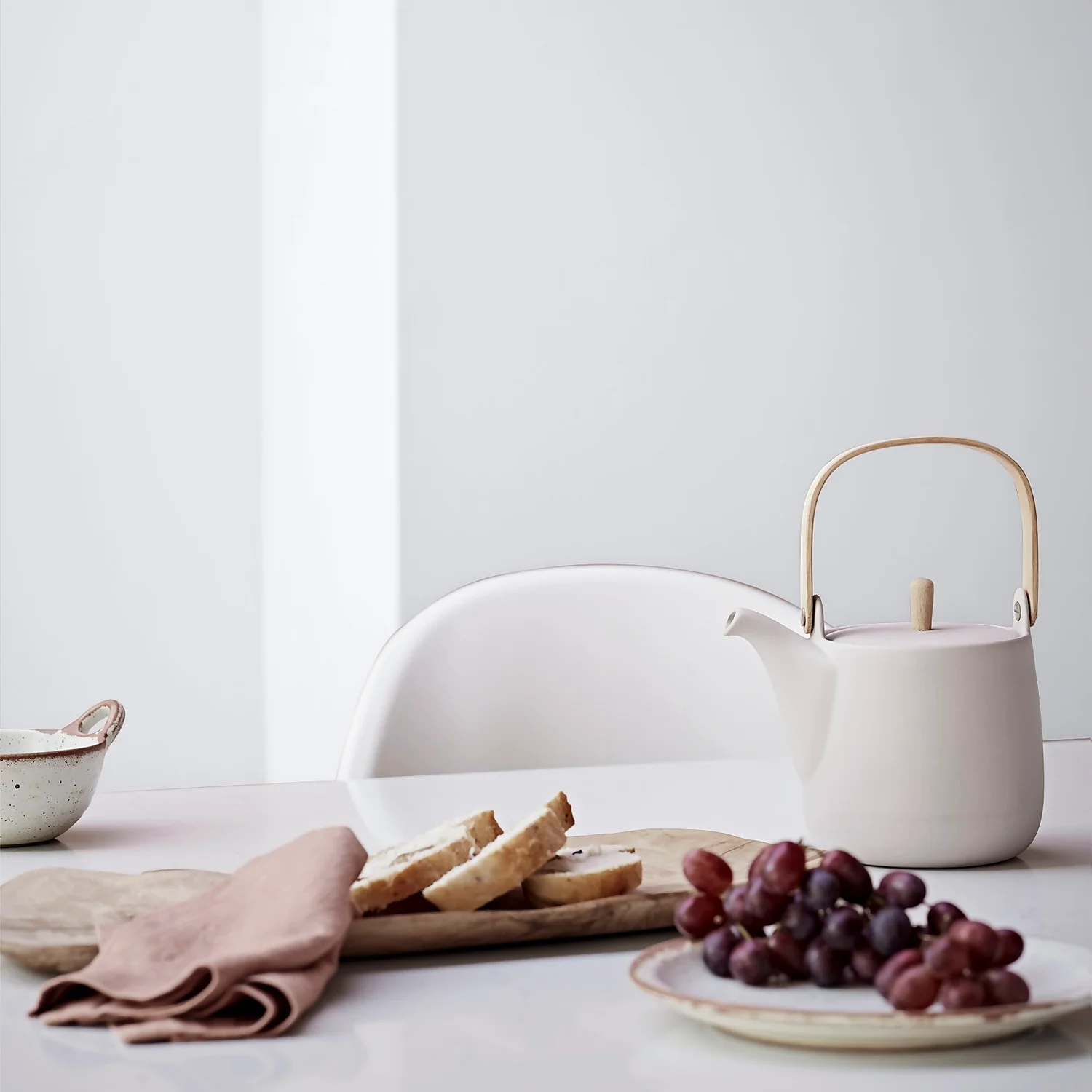 Crown Breatheasy Kitchen Matt Emulsion Paint Splash Of Pepper - Tester 40ml 4 Crown Breatheasy Kitchen Matt Emulsion Paint Splash Of Pepper - Tester 40ml - Image 2