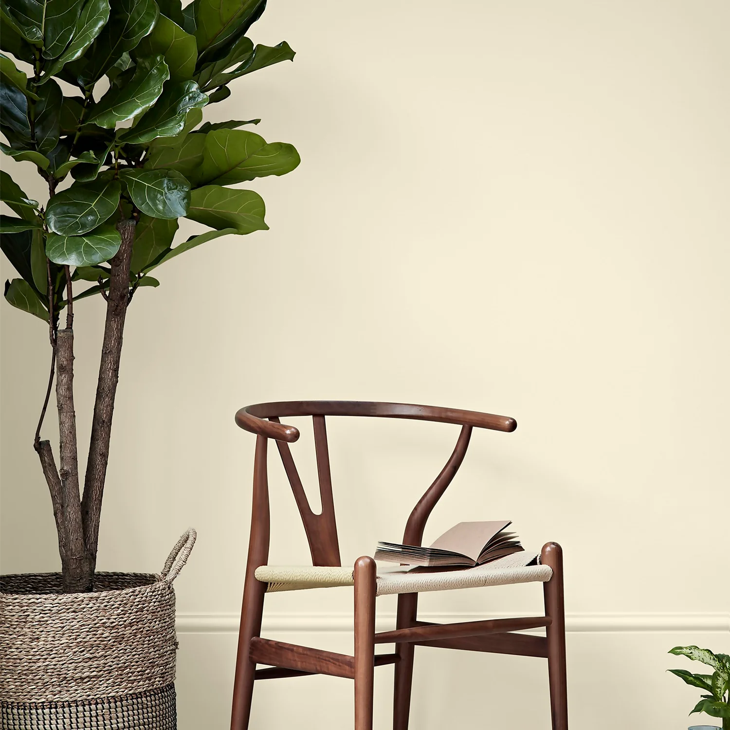 Crown Easyclean® Washable & Wipeable Multi Surface Matt Paint Ivory Cream® - 2.5L 6 Crown Easyclean® Washable & Wipeable Multi Surface Matt Paint Ivory Cream® - 2.5L - Image 4