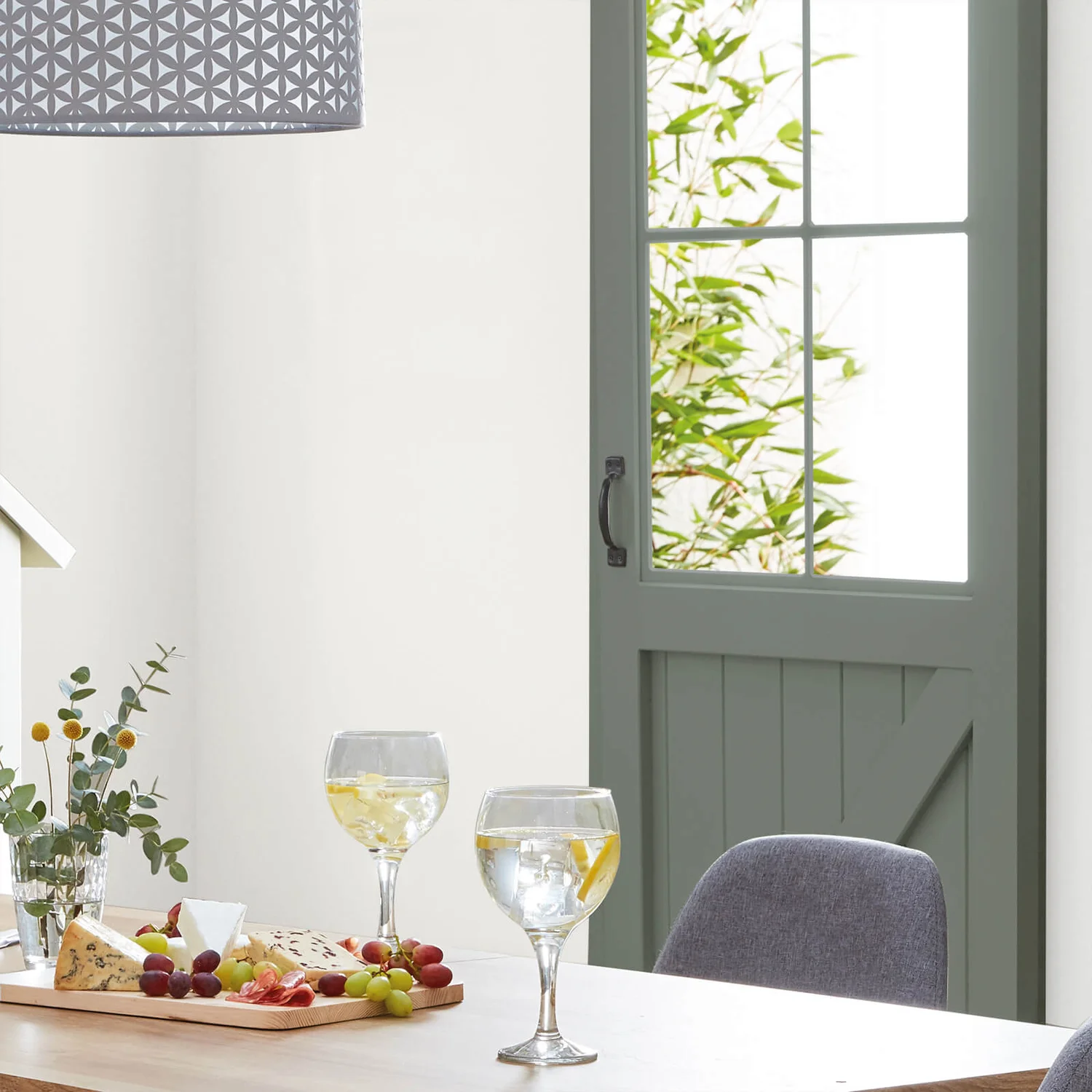 Homebase Interior Quick Dry Gloss Paint Flintstone - 750ml 5 Homebase Interior Quick Dry Gloss Paint Flintstone - 750ml - Image 3