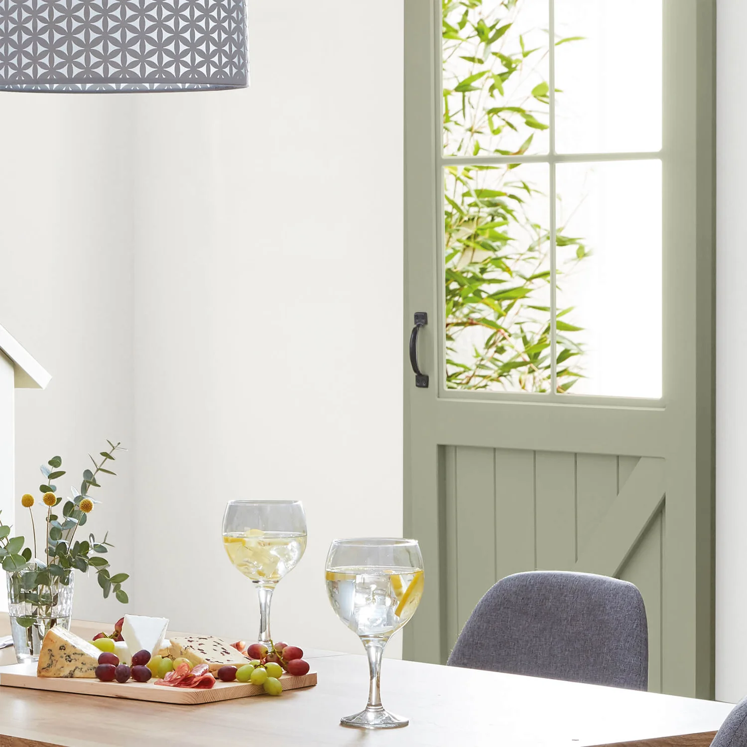 Homebase Interior Quick Dry Gloss Paint Cottonseed - 750ml 5 Homebase Interior Quick Dry Gloss Paint Cottonseed - 750ml - Image 3