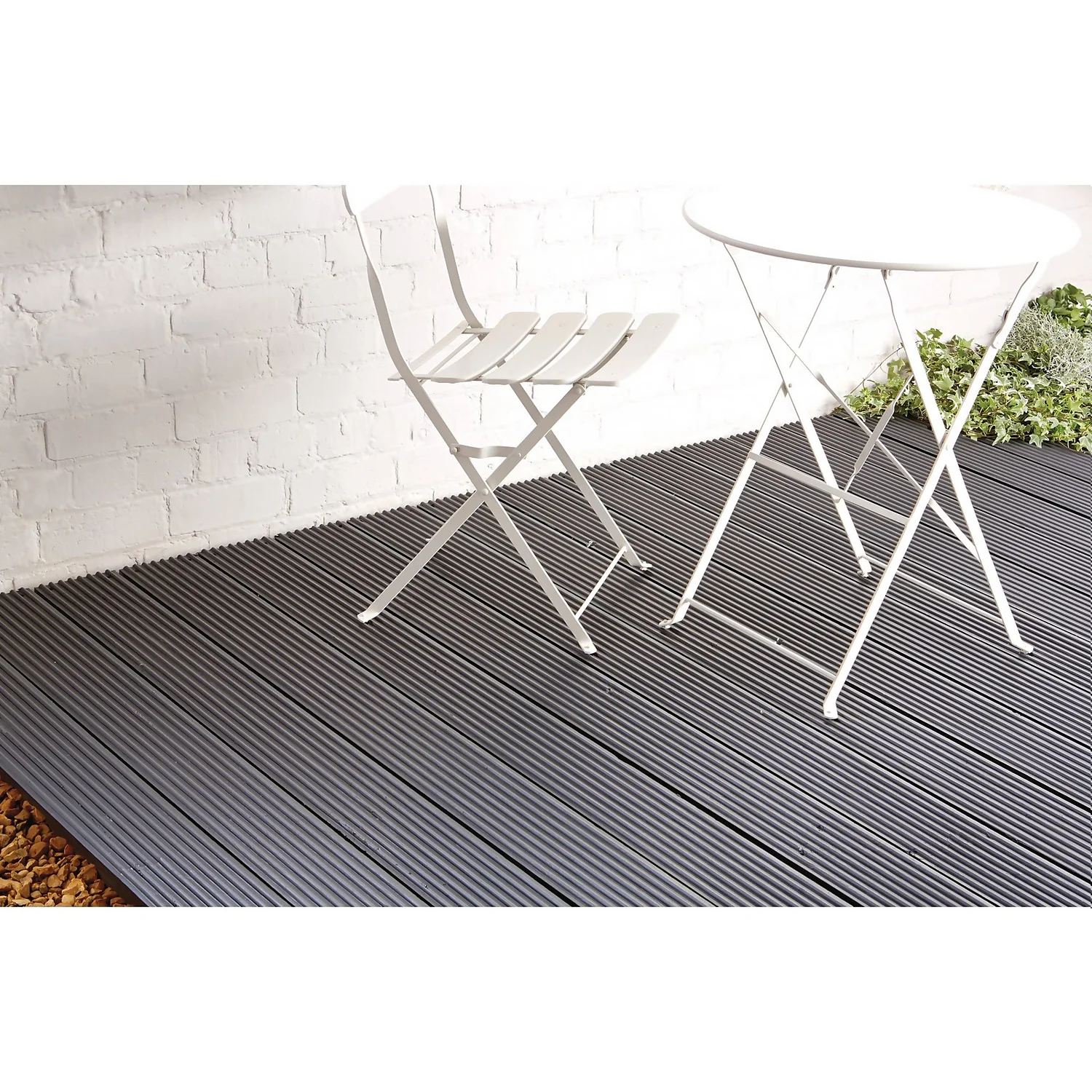 Ronseal Ultimate Protection Decking Paint Charcoal - 2.5L 7 Ronseal Ultimate Protection Decking Paint Charcoal - 2.5L - Image 5