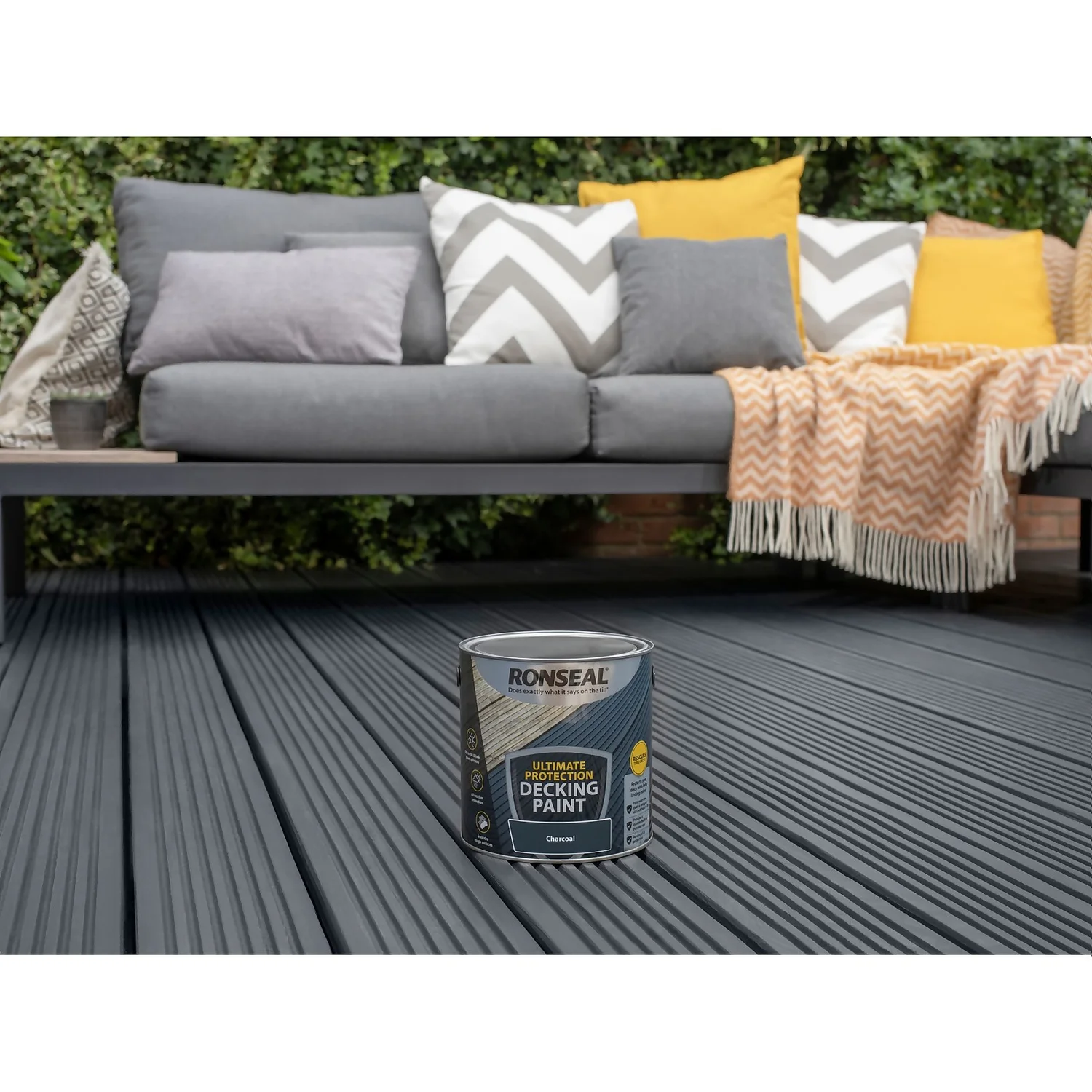Ronseal Ultimate Protection Decking Paint Charcoal - 2.5L 5 Ronseal Ultimate Protection Decking Paint Charcoal - 2.5L - Image 3