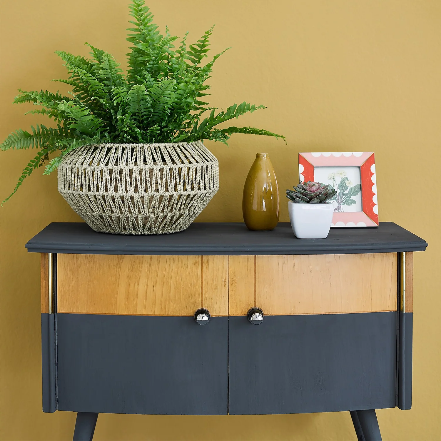 Rust-Oleum Matt Furniture Paint Graphite - 125ml 4 Rust-Oleum Matt Furniture Paint Graphite - 125ml - Image 2